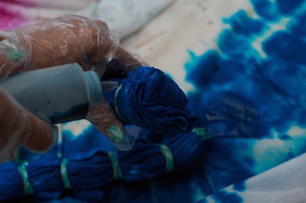 tie-dying steps