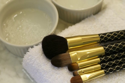 how to clean makeup brushes